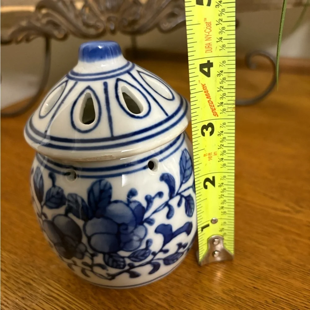 Blue and white porcelain lidded potpourri jar